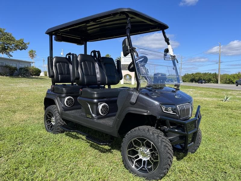 2025 Evolution D5 Maverick 4 Plus Arctic Gray — Cart with CarPlay