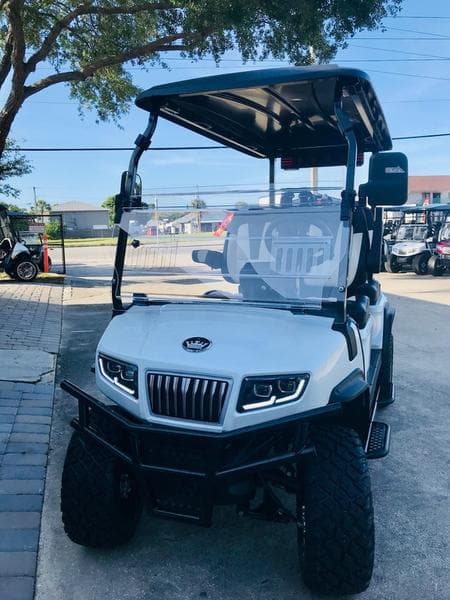 2025 Evolution D5 Maverick 4 Plus Pearl White — Cart with CarPlay