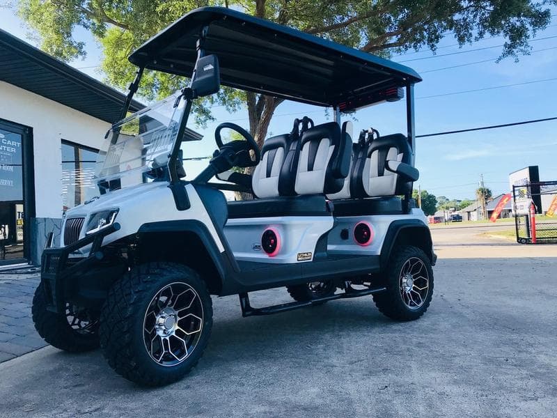 2025 Evolution D5 Maverick 4 Plus Pearl White — Cart with CarPlay — additional view