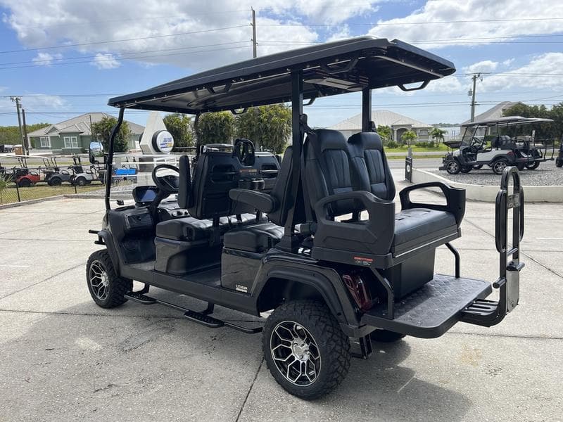 2025 Evolution D5 Maverick 4+2 — 6-Seater Lifted Golf Cart