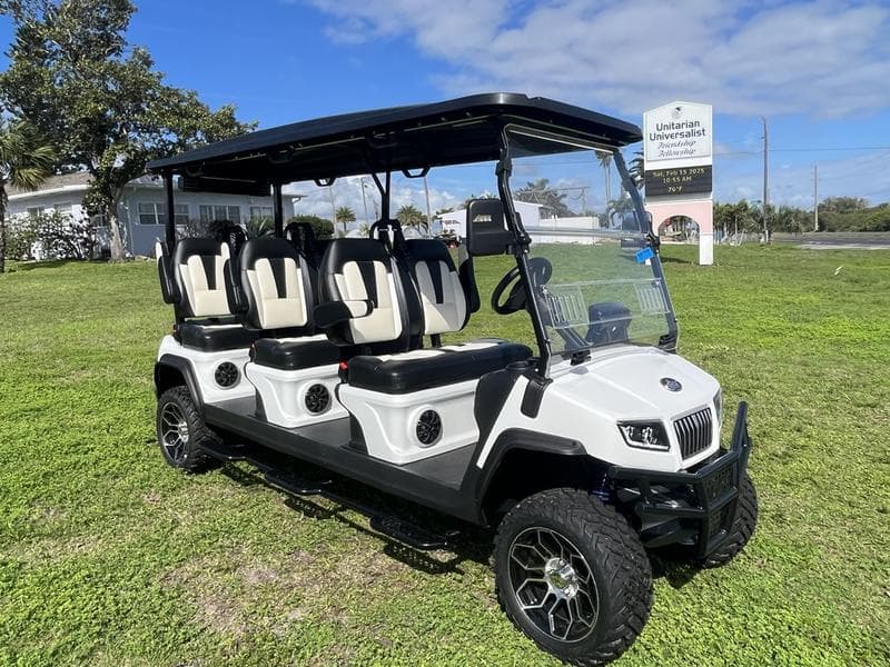 2025 Evolution D5 Maverick 6 Plus Pearl White — 6-Seater with CarPlay — additional view